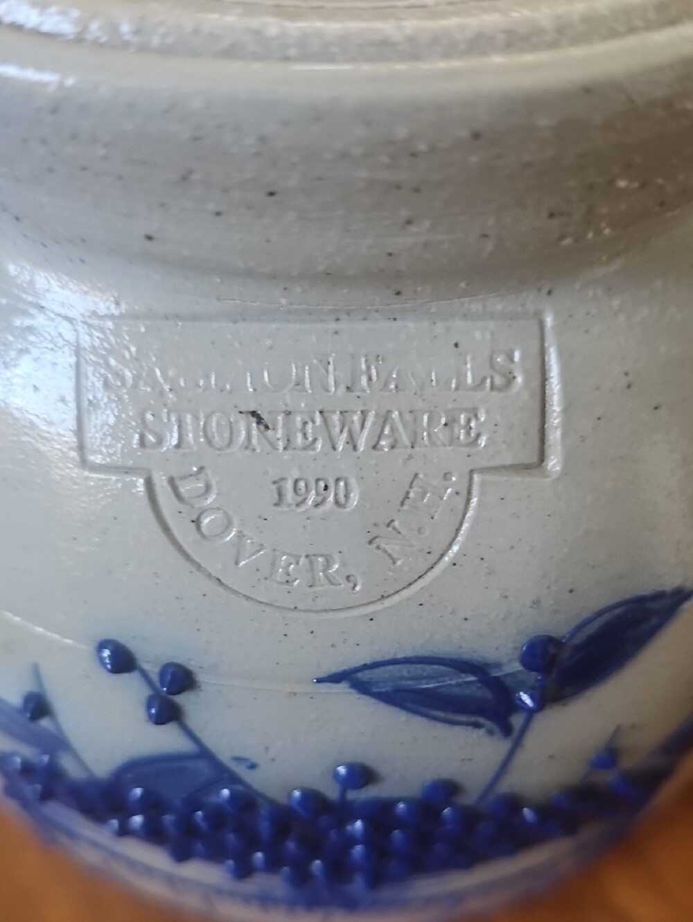 Salmon Falls Pottery Covered Pot💙 - Picture 2 of 3